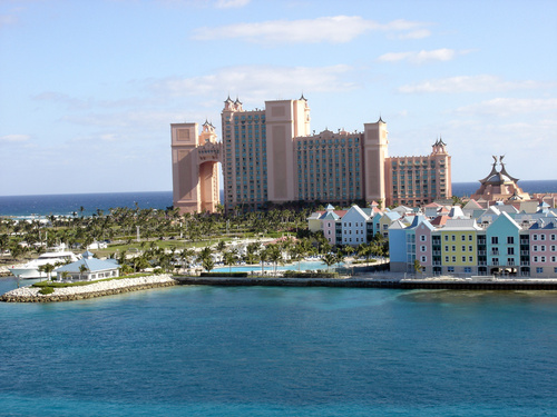 Kreditkarten: Bei Auslandsreisen auf die Kosten achten - atlantis bahamas fernreise freizeit hauptstadt hotel hotelanlage insel inselstaat island karibik meer nassau nordatlantik palmen paradise reise strand urlaub.