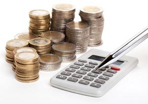 Kreditkarte nutzen und Zinsen sparen - wechselkurse währungsrechner ausgaben defizit devisen einsparen euro euromünzen finanzen geld geldreserve geschäft kalkulation kalkulieren münzen prognose rechnen reserve sparen taschenrechner währung währungsrechner zinsen.